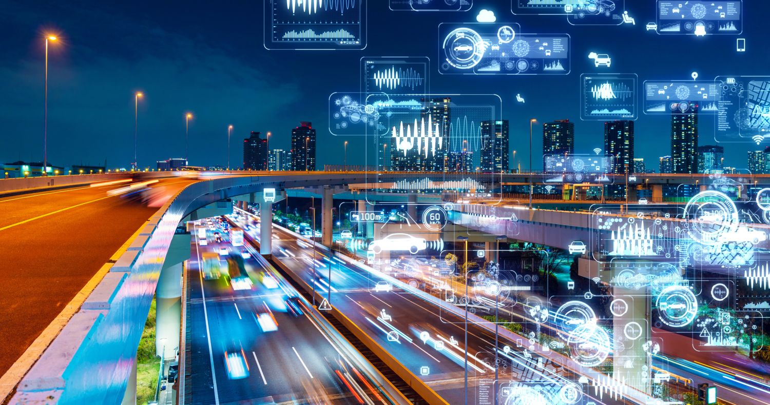 Moderne Mobilitätskonzepte digital dargestellt auf einer Stadtautobahn